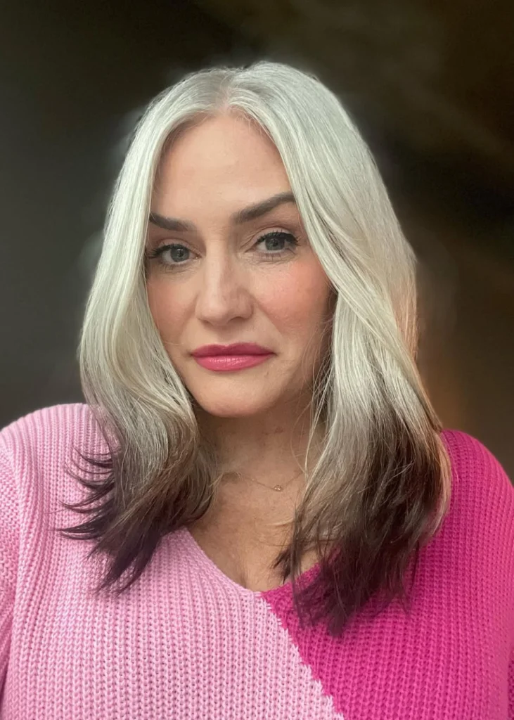 Wavy Lob With Gray to Dark Contrast Wavy Lob With Gray to Dark Contrast — Winter Hairstyles for Gray Hair