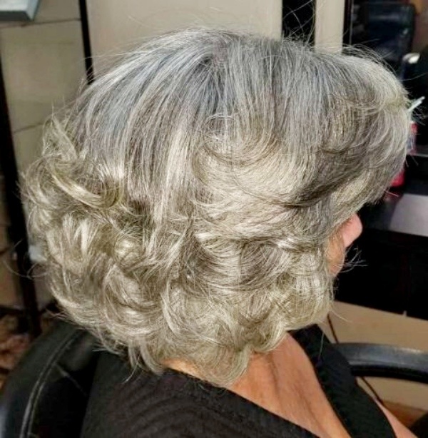 Voluminous Bob With Curled Gray Ends Voluminous Bob With Curled Gray Ends — Winter Hairstyles for Gray Hair