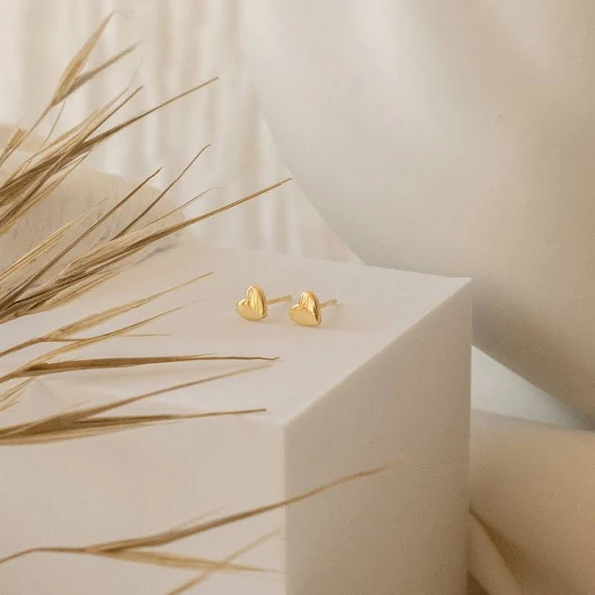 accessory Caitlyn Minimalist Dainty Coquette Heart Stud Earrings Caitlyn Minimalist $26