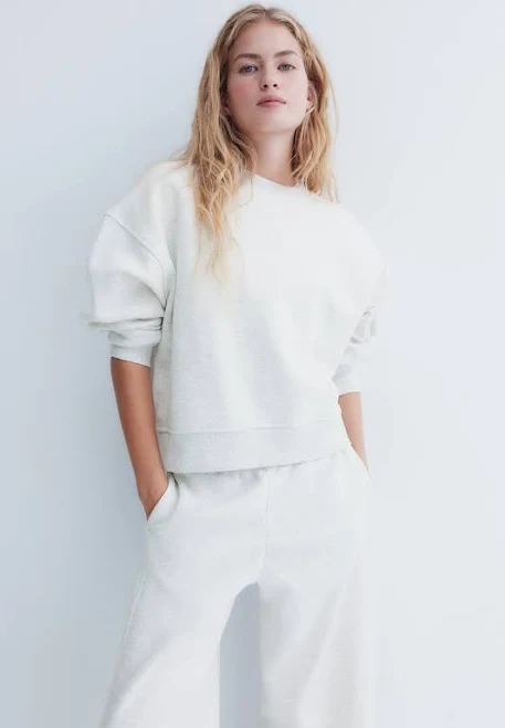 matching set H&M Ladies 2-Piece Sweatshirt and Joggers Set H&M $39.99