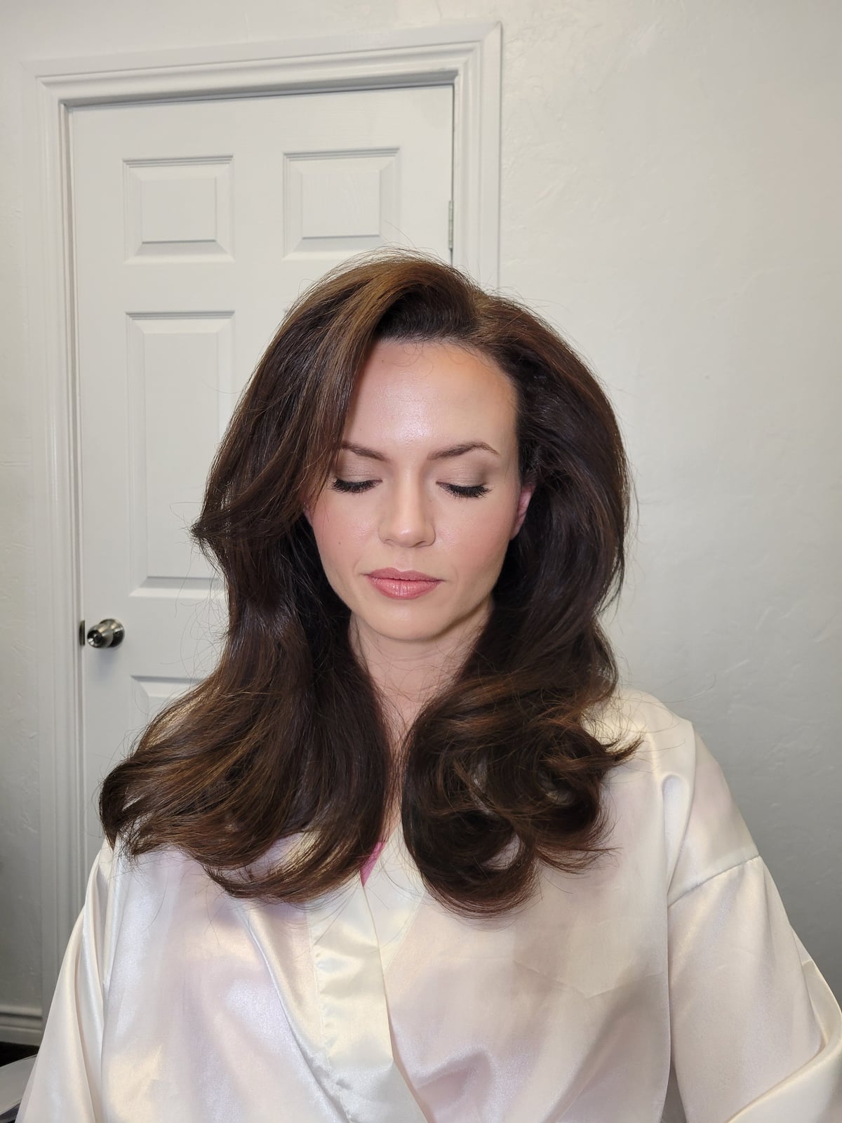 White Satin Robe with Voluminous 90s Blowout White Satin Robe with Voluminous 90s Blowout — Simple 90s Blowout