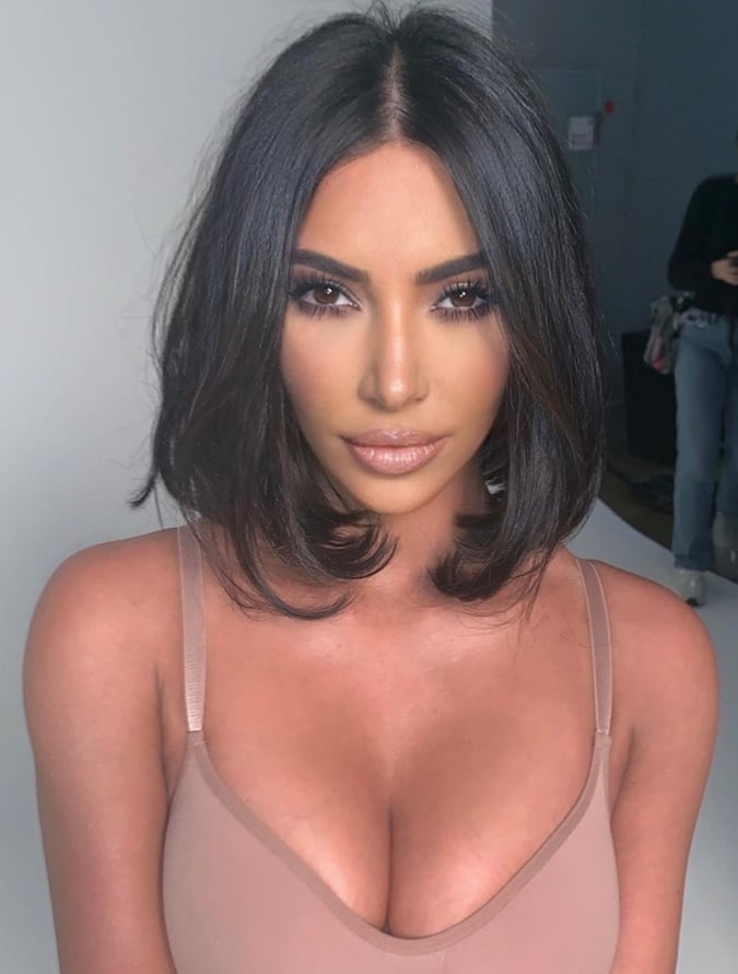 Voluminous Dark Brown Bob with Nude Bra Voluminous Dark Brown Bob with Nude Bra — Simple 90s Blowout