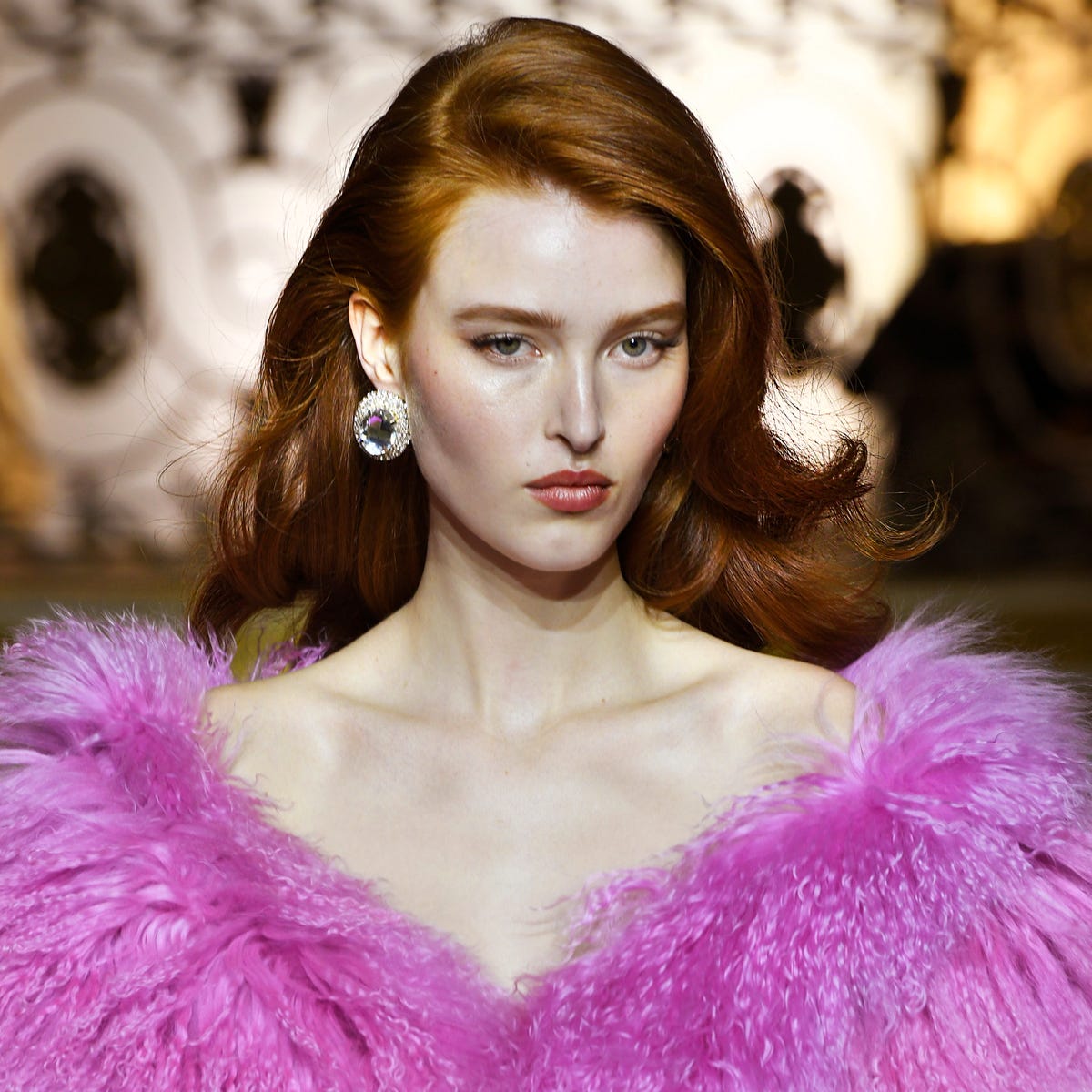 Black Blazer with Pearl Earrings and Iconic Hair Black Blazer with Pearl Earrings and Iconic Hair — Simple 90s Blowout