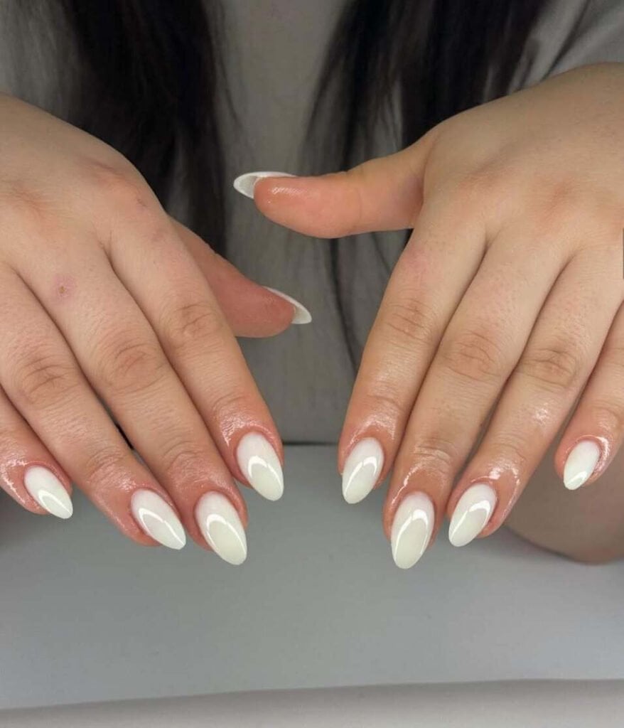 Medium Almond Nails With Black Outline Medium Almond Nails With Black Outline — Simple Almond Nails