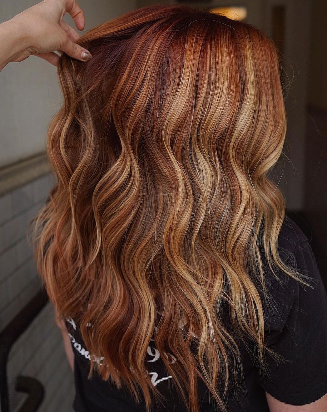 Mid-Back Auburn With Blonde Highlights Mid-Back Auburn With Blonde Highlights — Simple Auburn Highlights