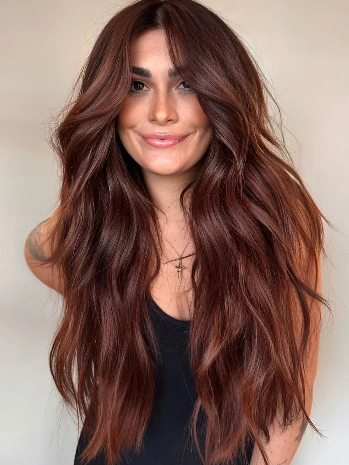 Collarbone Length Auburn With Lighter Auburn Highlights Collarbone Length Auburn With Lighter Auburn Highlights — Simple Auburn Highlights