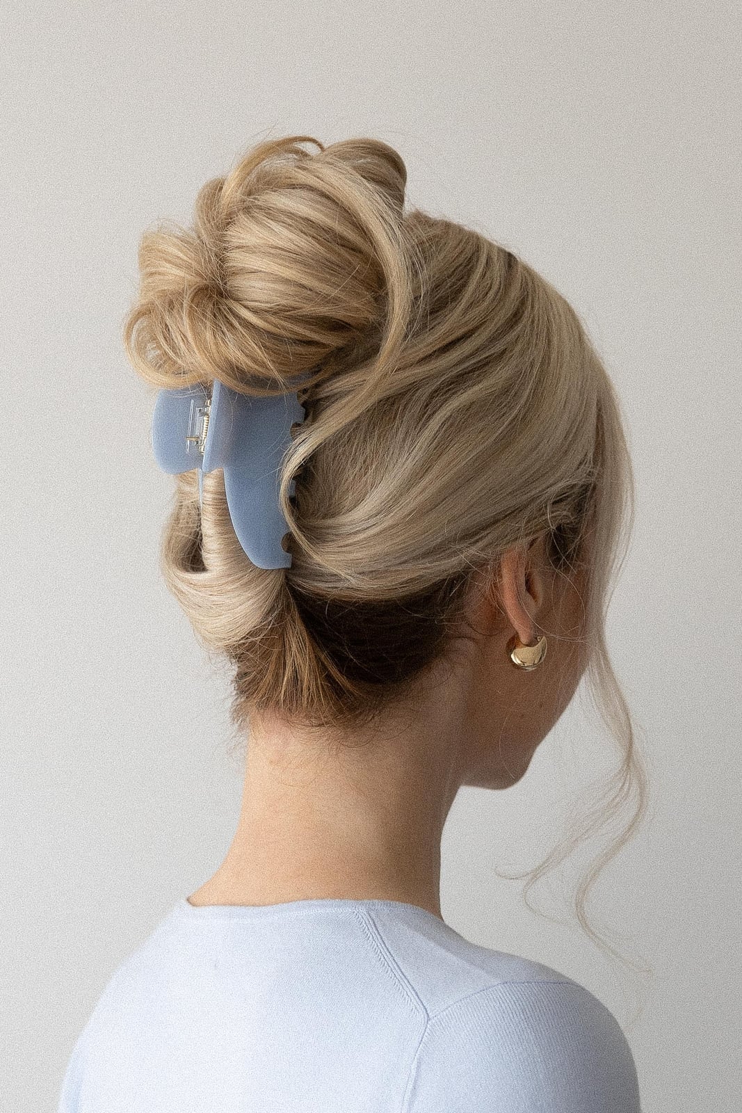 Fine Wavy Blonde Claw Clip Updo Fine Wavy Blonde Claw Clip Updo — Simple Back Haircuts