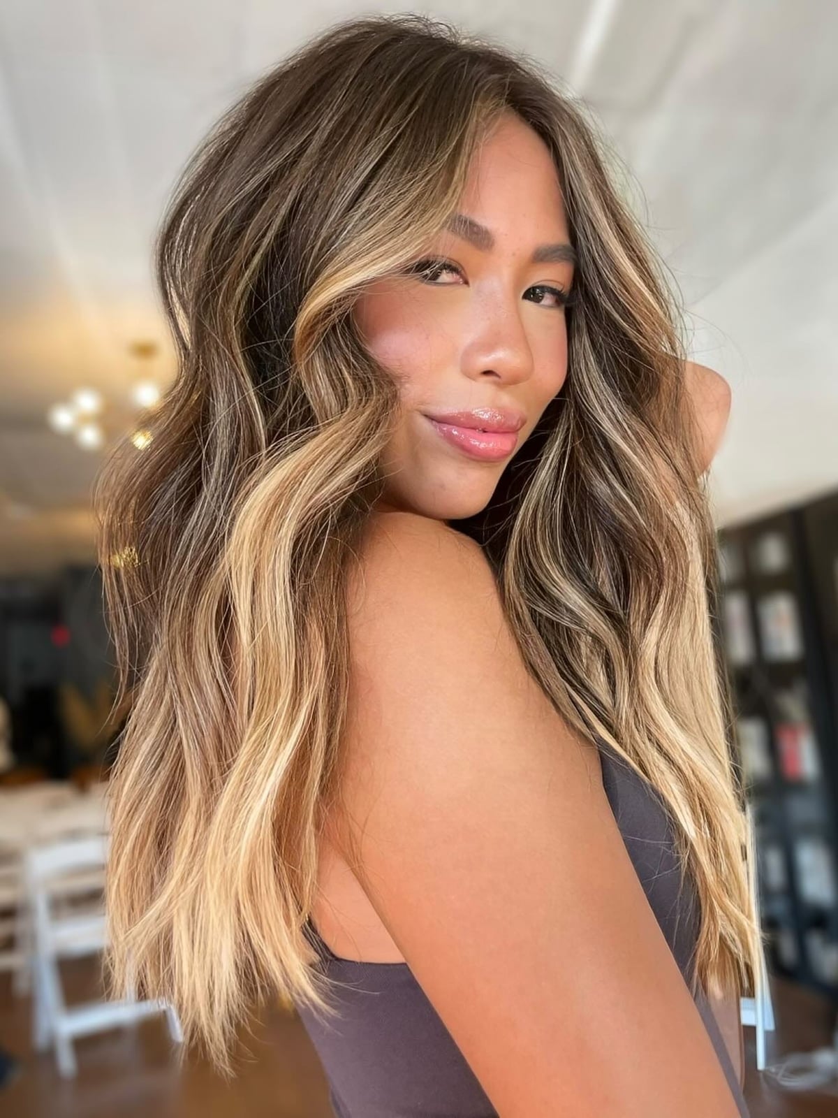 Mid-Back Dark Blonde With Lighter Blonde Balayage, Close-Up Take — Simple Balayage