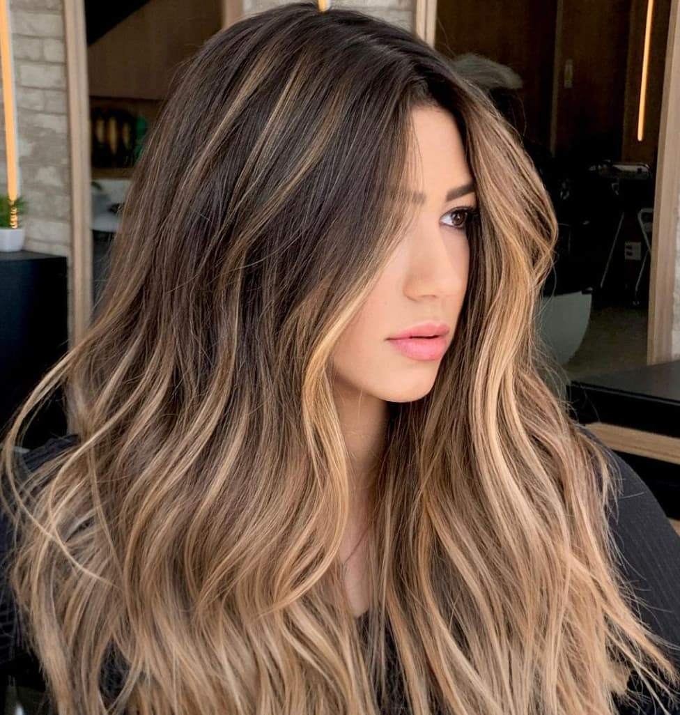 Collarbone Waves With Subtle Highlights — Simple Balayage