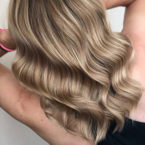 Mid-Back Uniform Beige Blonde With Lighter Strands Mid-Back Uniform Beige Blonde With Lighter Strands — Simple Beige Blonde Hair