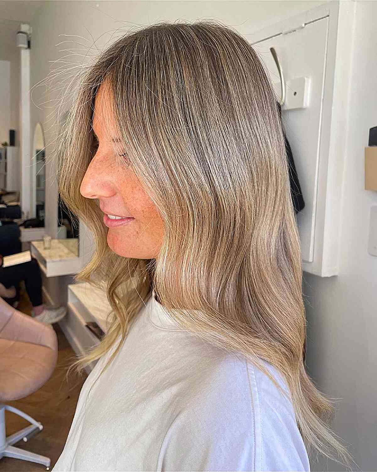 Shoulder Length Air-Dried Beige Blonde Shoulder Length Air-Dried Beige Blonde — Simple Beige Blonde Hair