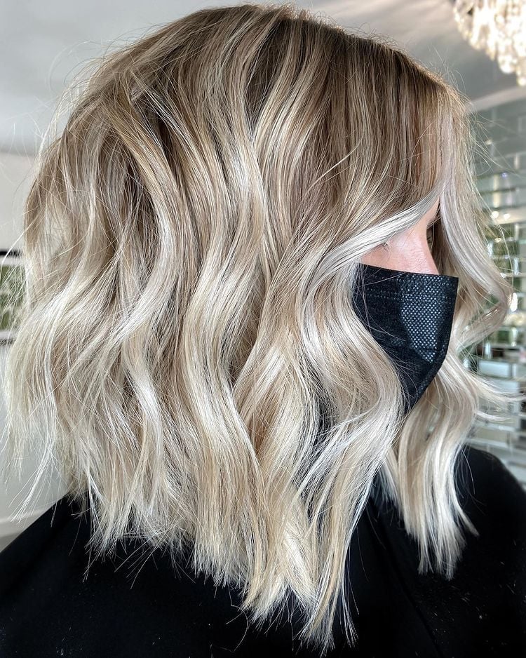 Shoulder Length Bob With Beige Highlights Shoulder Length Bob With Beige Highlights — Simple Beige Blonde Hair