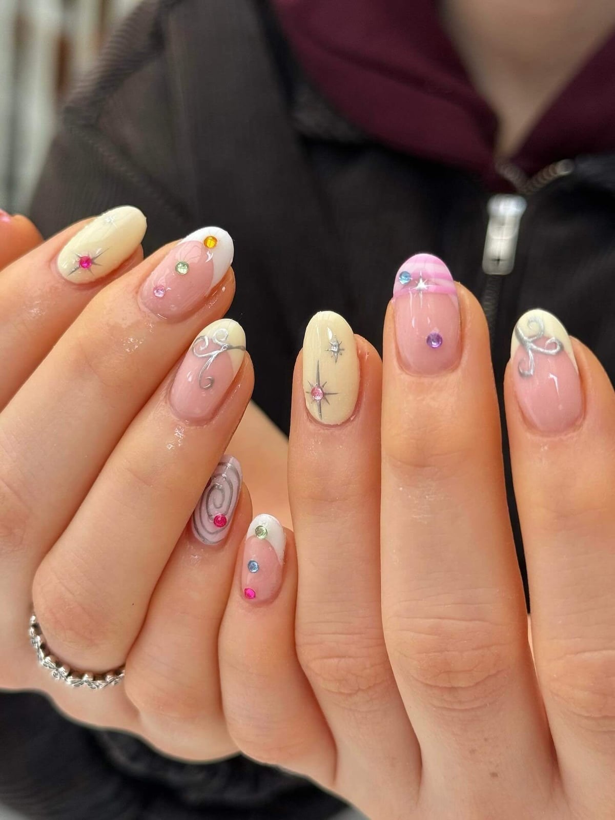 Pink Butterfly Gold Line Art Medium Oval Nails Pink Butterfly Gold Line Art Medium Oval Nails — Simple Birthday Nails