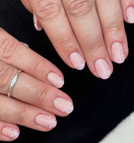 Festive Confetti and Dots Short Oval Nails Festive Confetti and Dots Short Oval Nails — Simple Birthday Nails