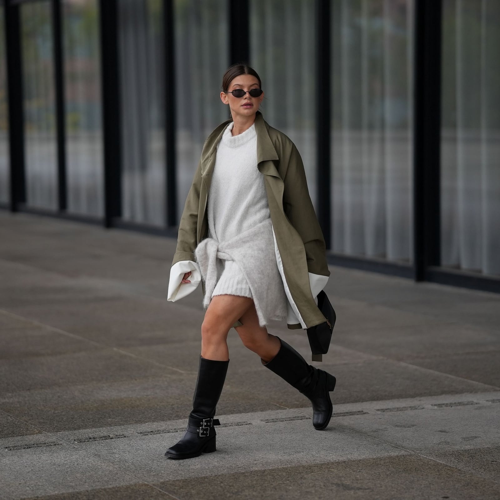Black Boots With A Sweater Dress And Trench Coat Black Boots With A Sweater Dress And Trench Coat — Simple Black Boots Outfit
