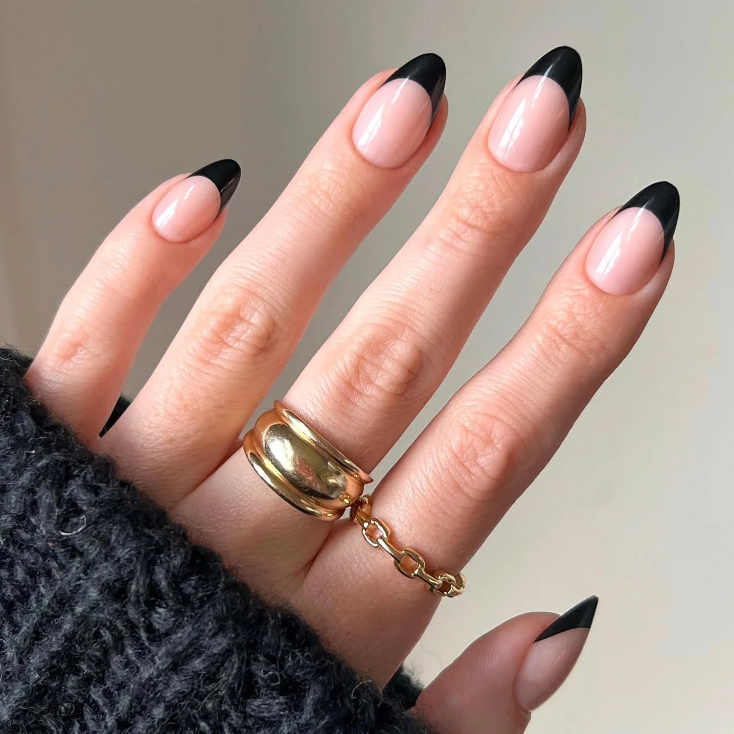 Short Almond Classic Black French — Simple Black French Nails