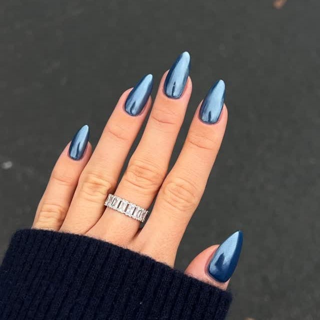 Icy Blue Chrome Short Almond Nails Icy Blue Chrome Short Almond Nails — Simple Blue Chrome Nails
