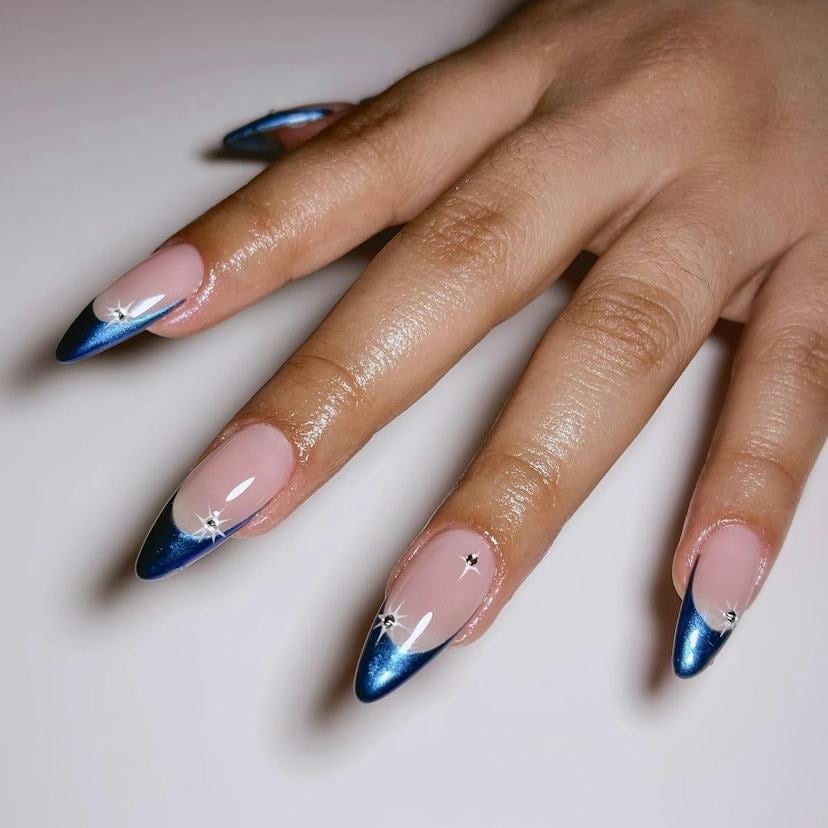 Frosted Blue Chrome Short Almond Nails Frosted Blue Chrome Short Almond Nails — Simple Blue Chrome Nails