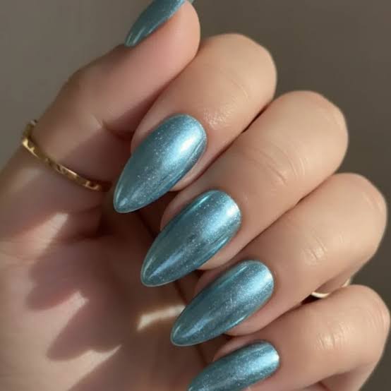 Light Blue Chrome Short Almond Nails Light Blue Chrome Short Almond Nails — Simple Blue Chrome Nails
