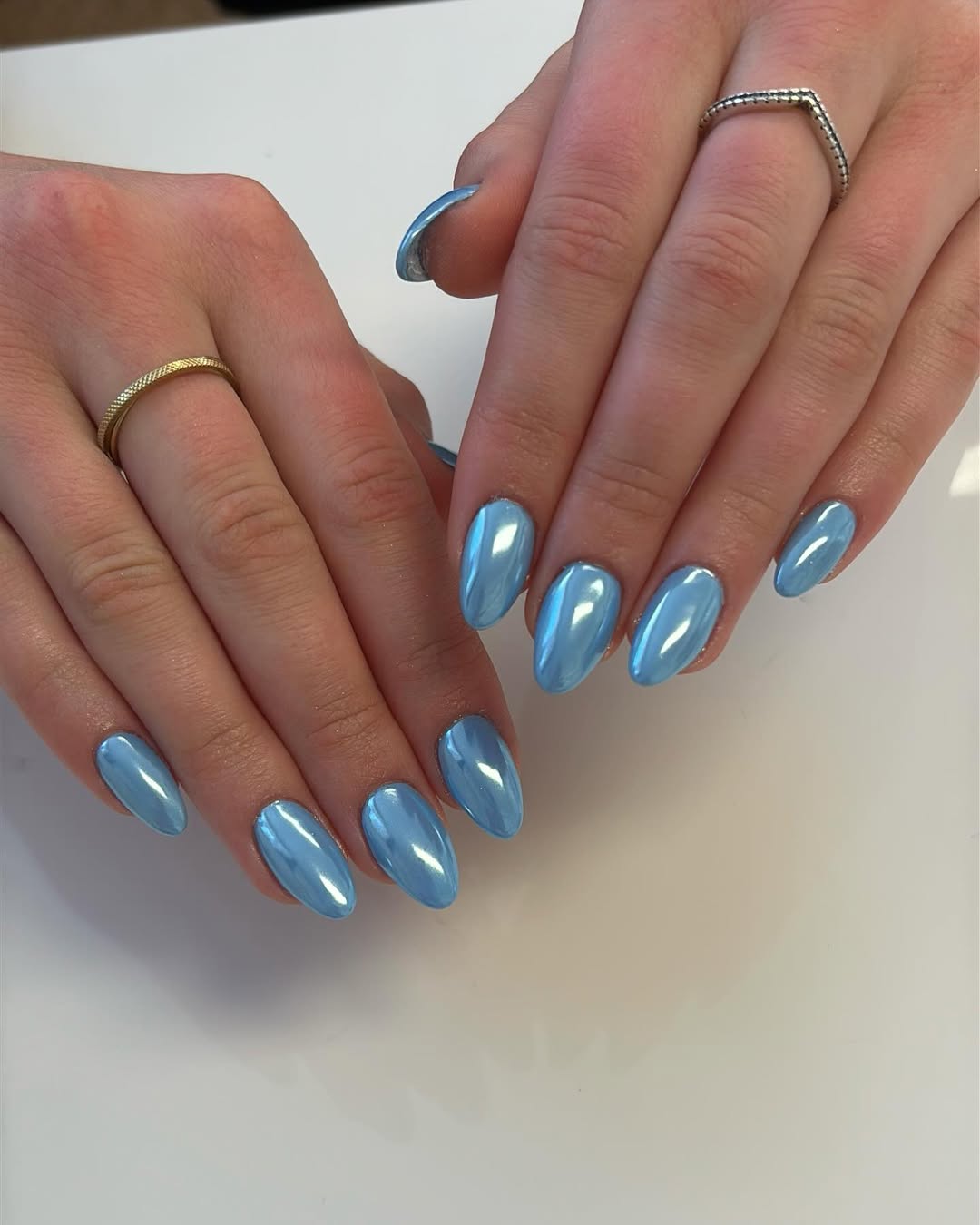 Vibrant Light Blue Chrome Almond Nails Vibrant Light Blue Chrome Almond Nails — Simple Blue Chrome Nails