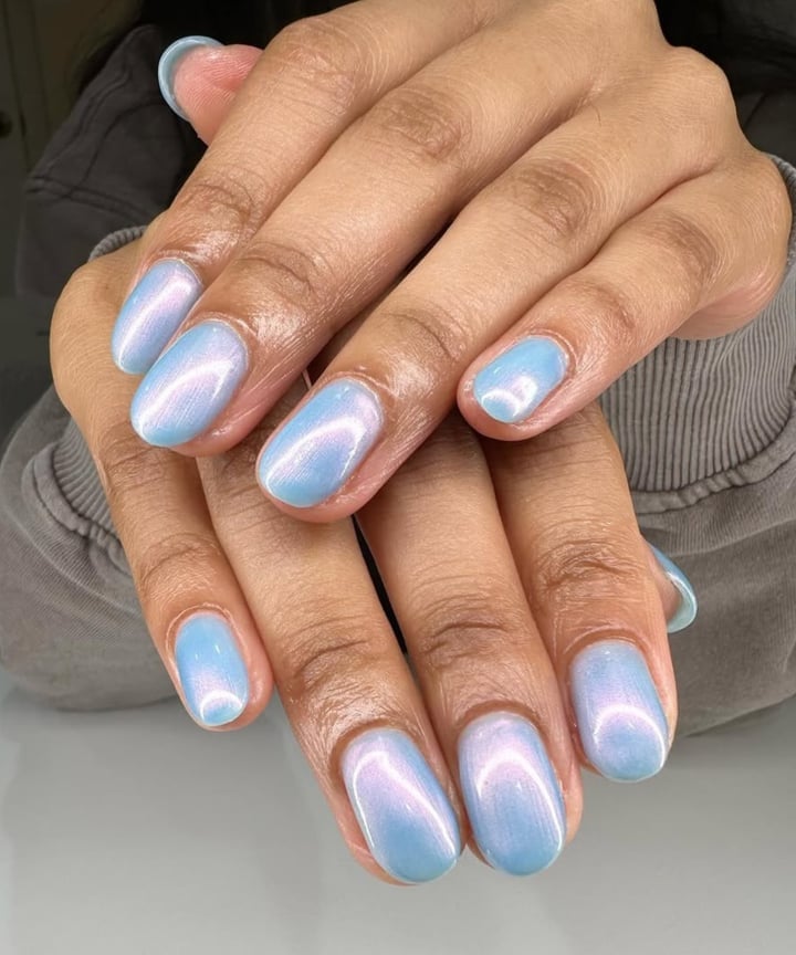 Light Blue Pearlescent Chrome Oval Nails Light Blue Pearlescent Chrome Oval Nails — Simple Blue Chrome Nails