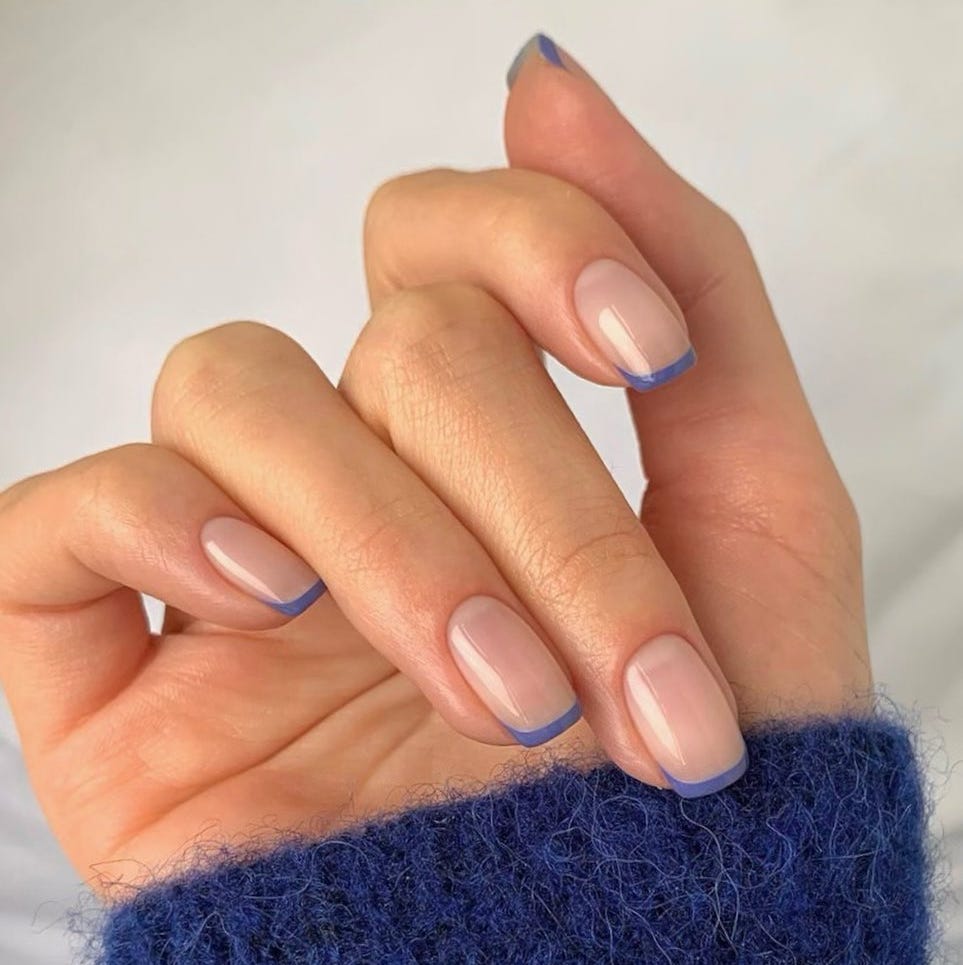Medium Oval Nails With Soft Blue French Tip Line — Simple Blue French Tip Nails