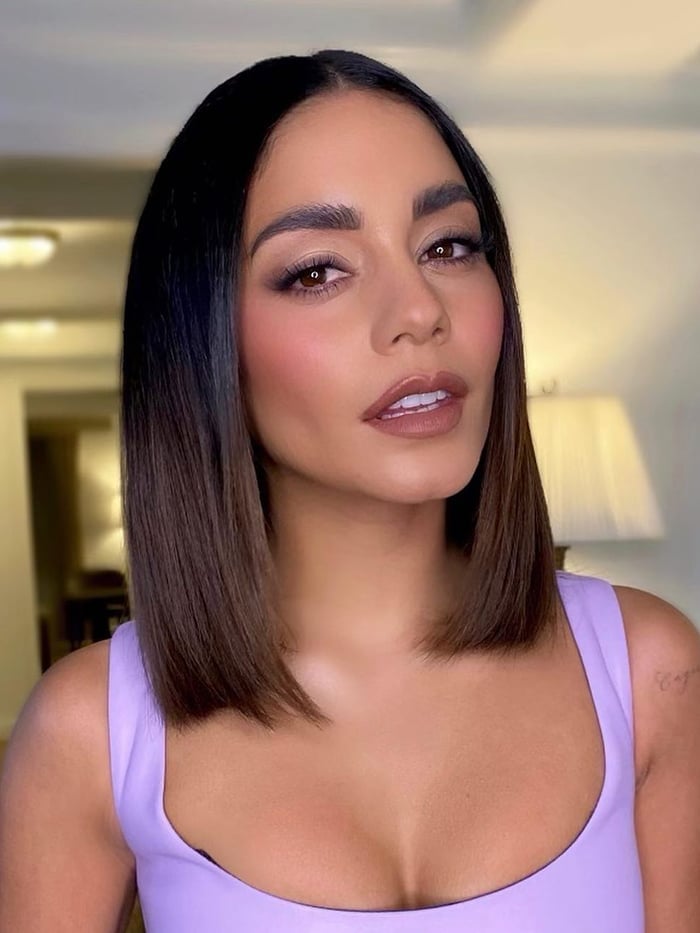 Collarbone Bob Dark Brown Balayage — Simple Blunt Bob