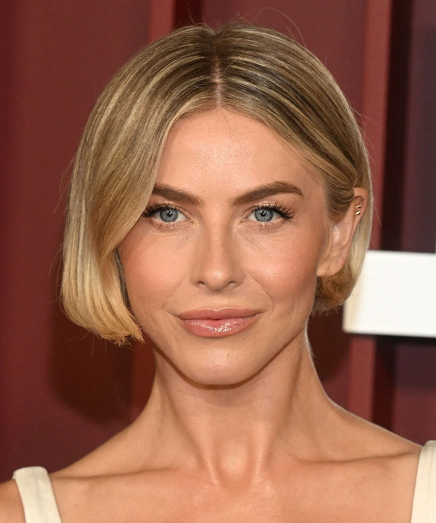 Chin Length Ash Blonde Bob With Subtle Highlights Chin Length Ash Blonde Bob With Subtle Highlights — Simple Bob with Highlights