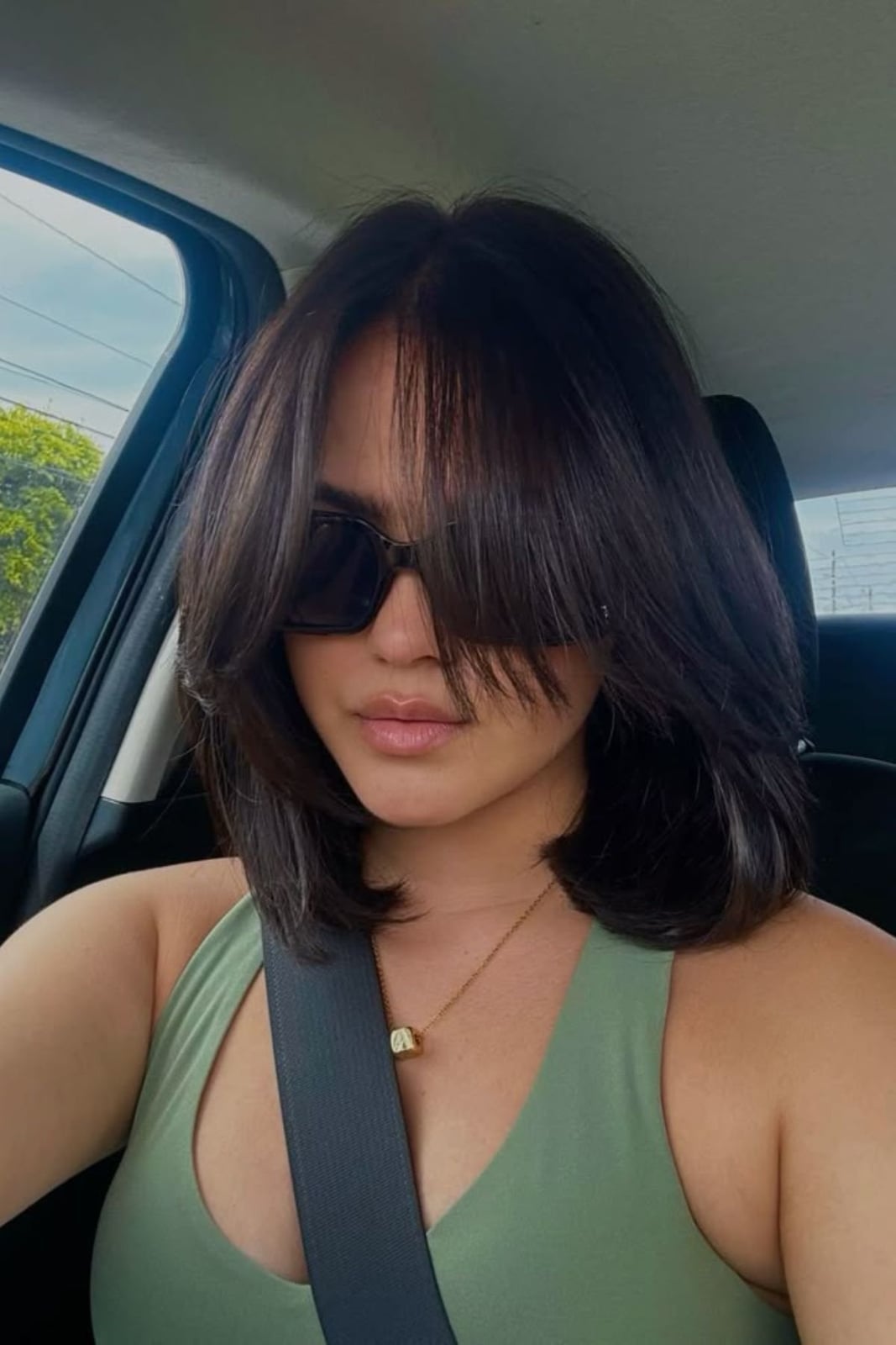 Collarbone Bob With Soft Layers And Curtain Bangs Collarbone Bob With Soft Layers And Curtain Bangs — Simple Bob with Highlights