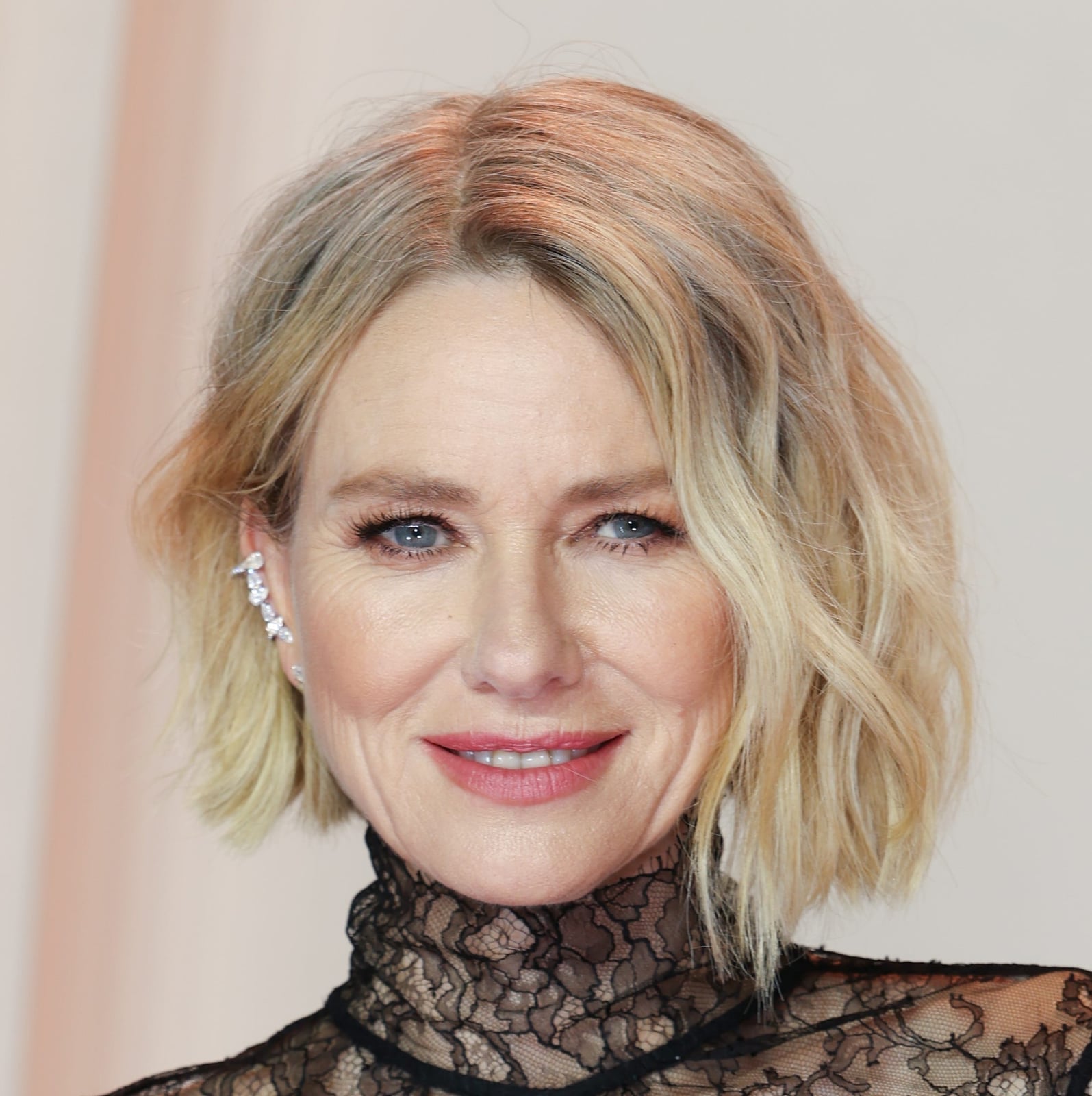 Collarbone Blonde Bob With Balayage Collarbone Blonde Bob With Balayage — Simple Bob with Highlights