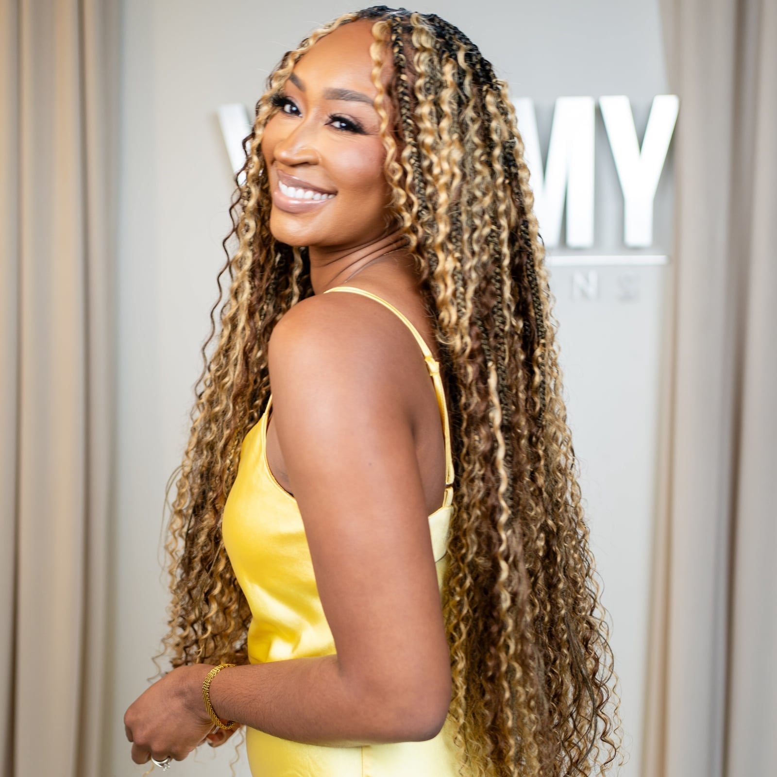 Long Dark Brown Box Braids With Blonde Highlights And Curly Ends — Simple Boho Braids