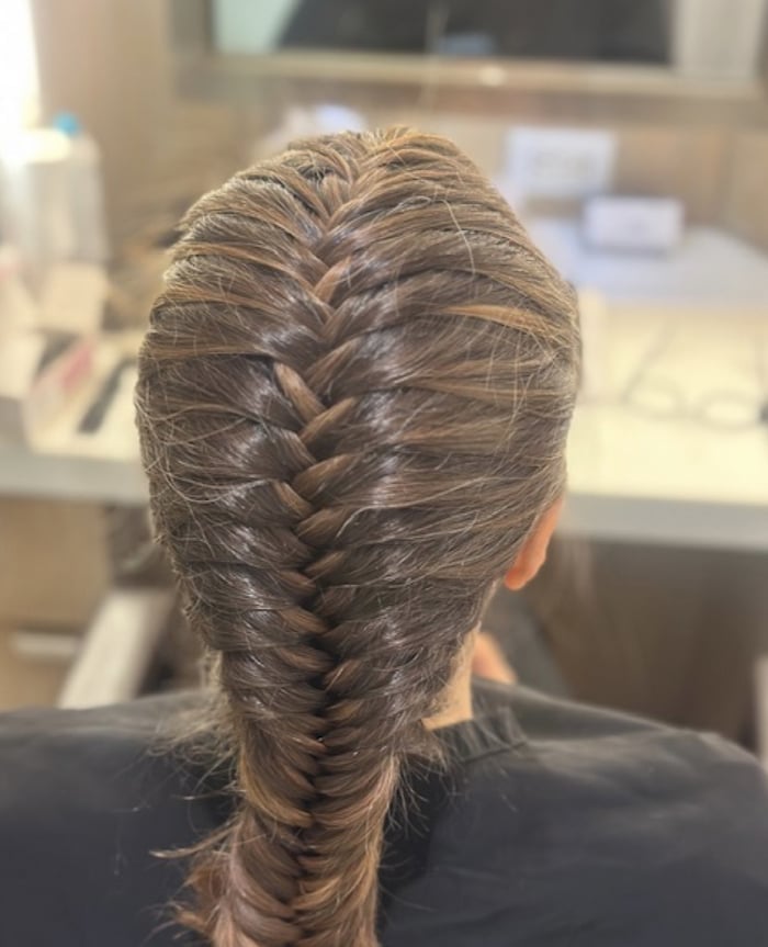 Brown Fishtail Braid With Highlights Brown Fishtail Braid With Highlights — Simple Braids on Top