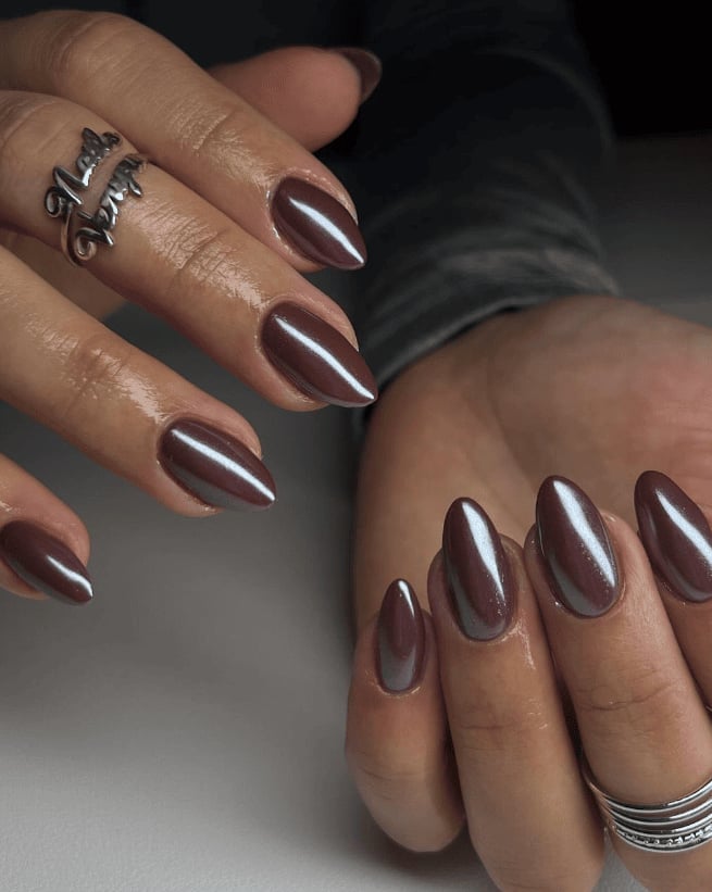Medium Almond Deep Brown Chrome Effect, Close-Up Take Medium Almond Deep Brown Chrome Effect, Close-Up Take — Simple Brown Chrome Nails