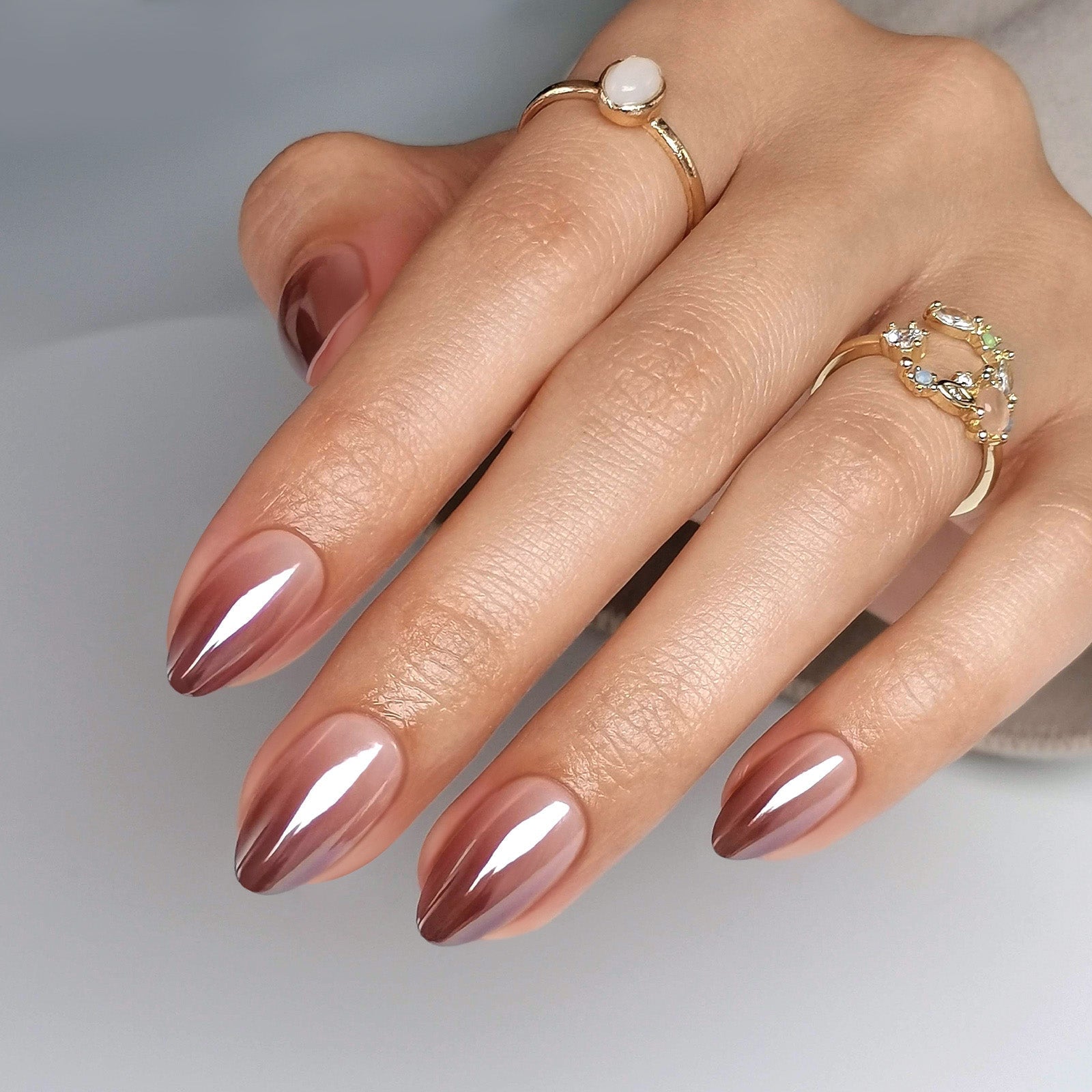 Short Almond Brown Tone Gradient Chrome Short Almond Brown Tone Gradient Chrome — Simple Brown Chrome Nails
