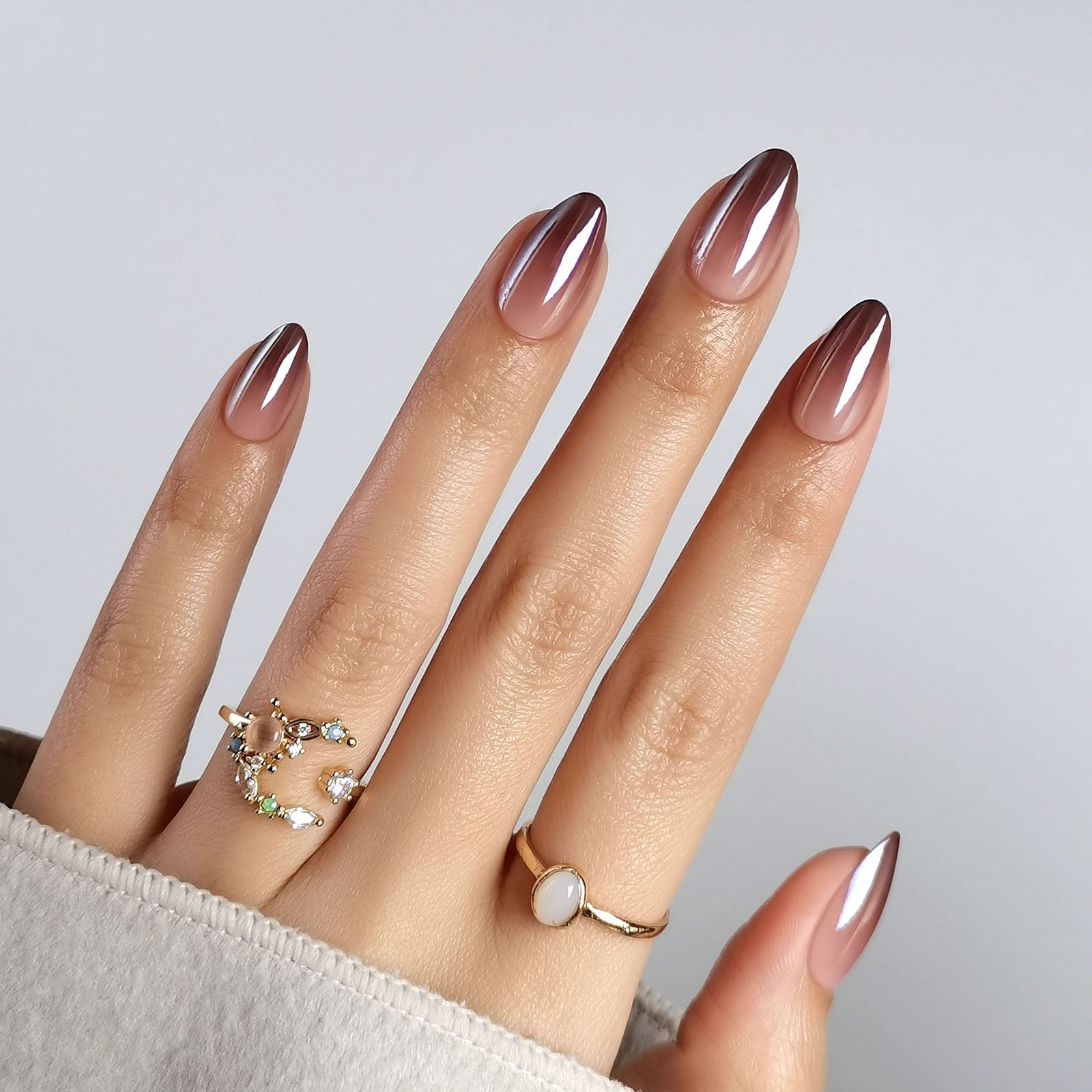 Short Almond Nude Brown Ombre Chrome Short Almond Nude Brown Ombre Chrome — Simple Brown Chrome Nails