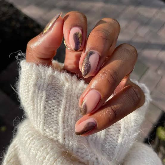 Medium Oval Gold Brown Chrome Moon Accent Medium Oval Gold Brown Chrome Moon Accent — Simple Brown Chrome Nails