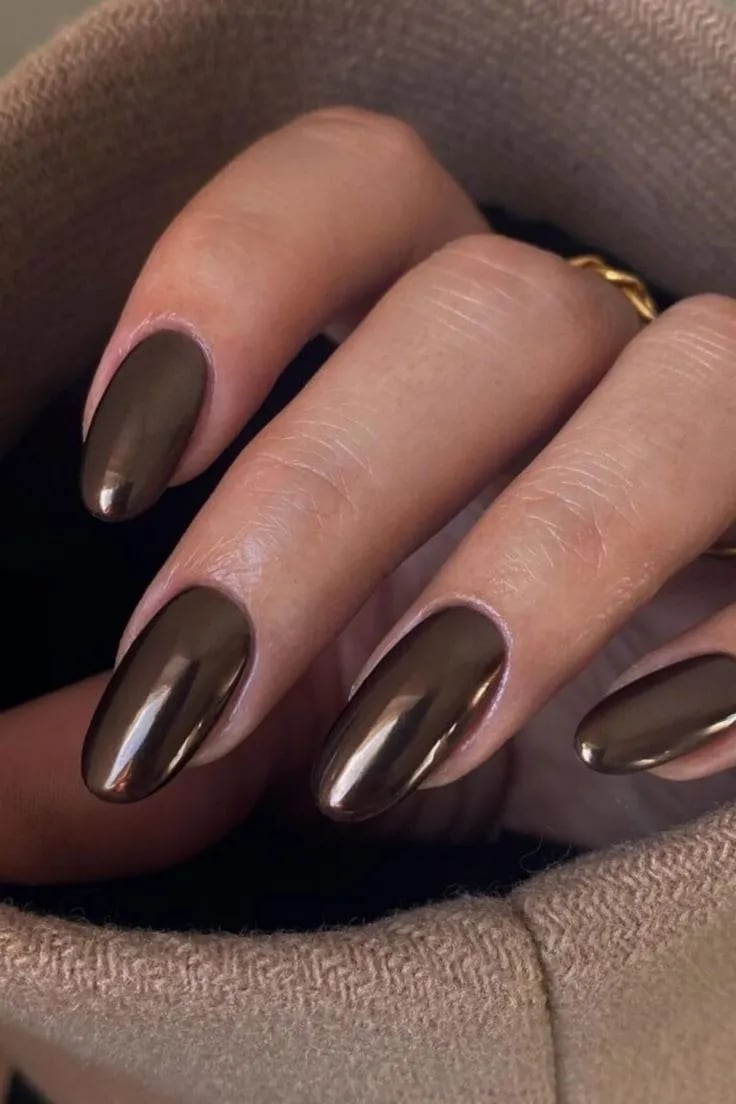 Almond Medium Deep Brown Chrome Finish With Full Color Almond Medium Deep Brown Chrome Finish With Full Color — Simple Brown Chrome Nails