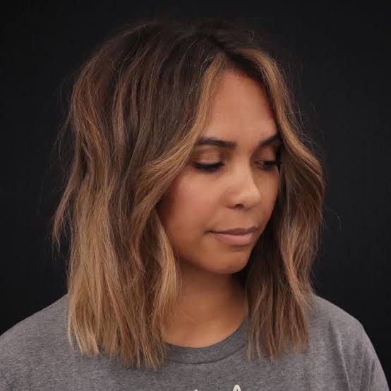Collarbone Lob With Tousled Waves — Simple Brown Highlights