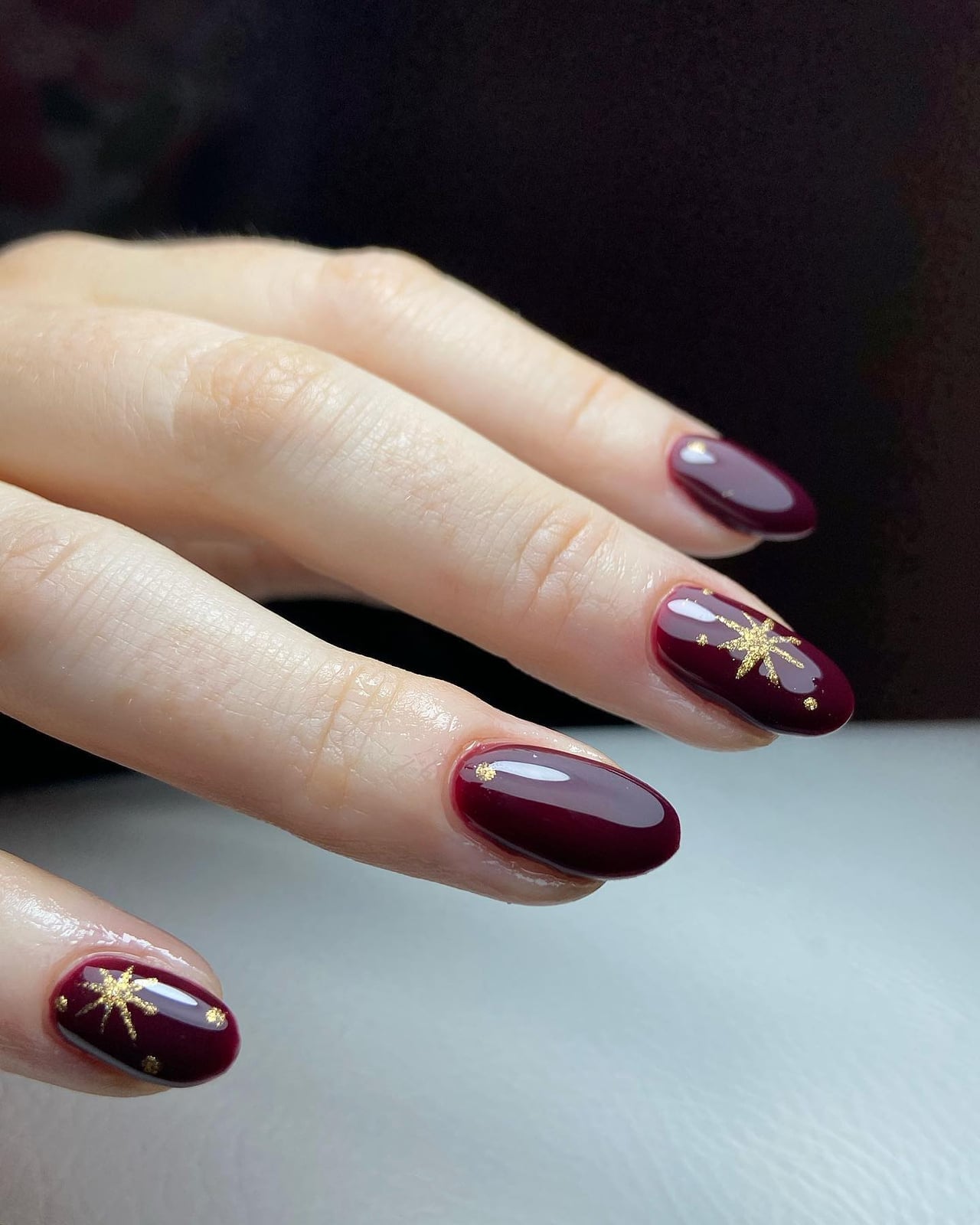 Burgundy Nails with Gold Stars and Dots Burgundy Nails with Gold Stars and Dots — Simple Burgundy Nails Art
