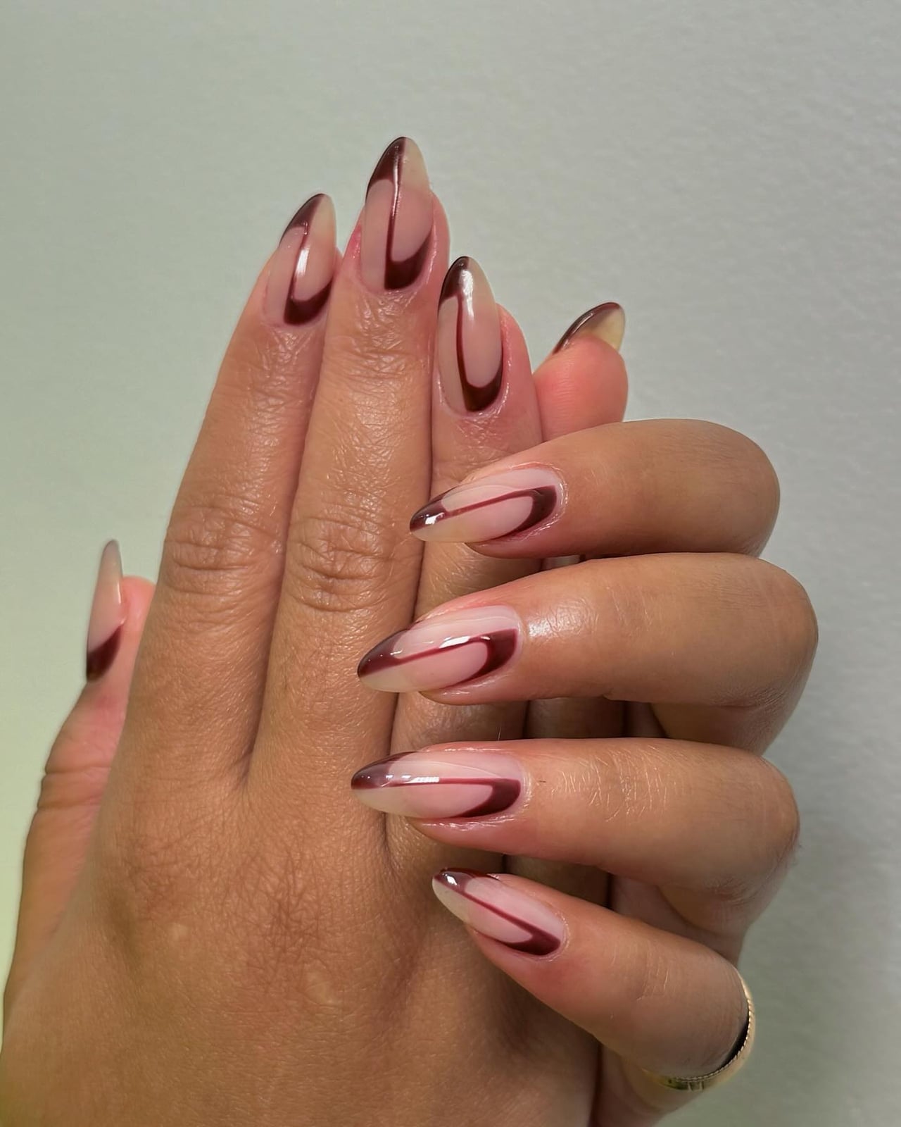 Sharp Almond Nails with Burgundy Lines Sharp Almond Nails with Burgundy Lines — Simple Burgundy Nails Art