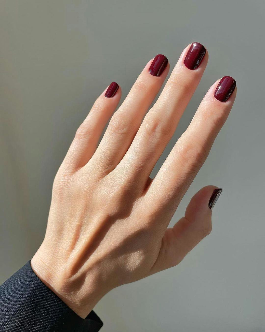 Short Almond Nails Deep Burgundy Short Almond Nails Deep Burgundy — Simple Burgundy Nails Art