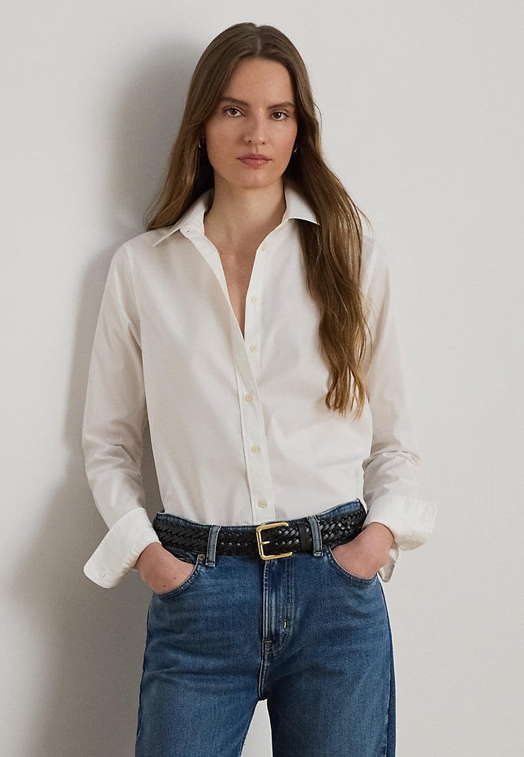 Classic White Shirt With Blue Jeans And Black Belt and Regular Fit — Simple Button Down Outfits