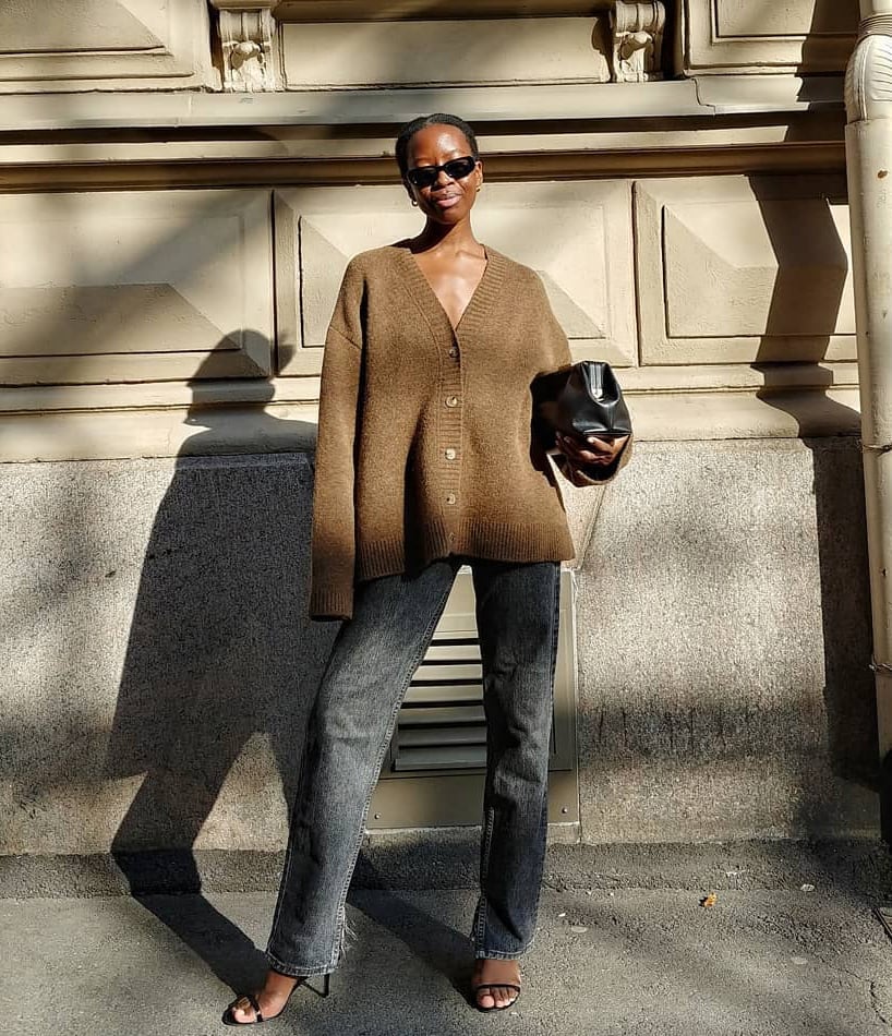 Brown V-Neck Cardigan with Straight Leg Jeans Brown V-Neck Cardigan with Straight Leg Jeans — Simple Cardigan Outfits Ideas