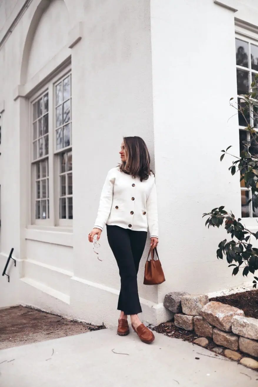 White Cardigan with Brown Buttons and Cropped Trousers White Cardigan with Brown Buttons and Cropped Trousers — Simple Cardigan Outfits Ideas