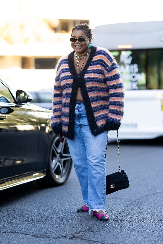 Striped Fuzzy Cardigan with Denim Outfit Striped Fuzzy Cardigan with Denim Outfit — Simple Cardigan Outfits Ideas