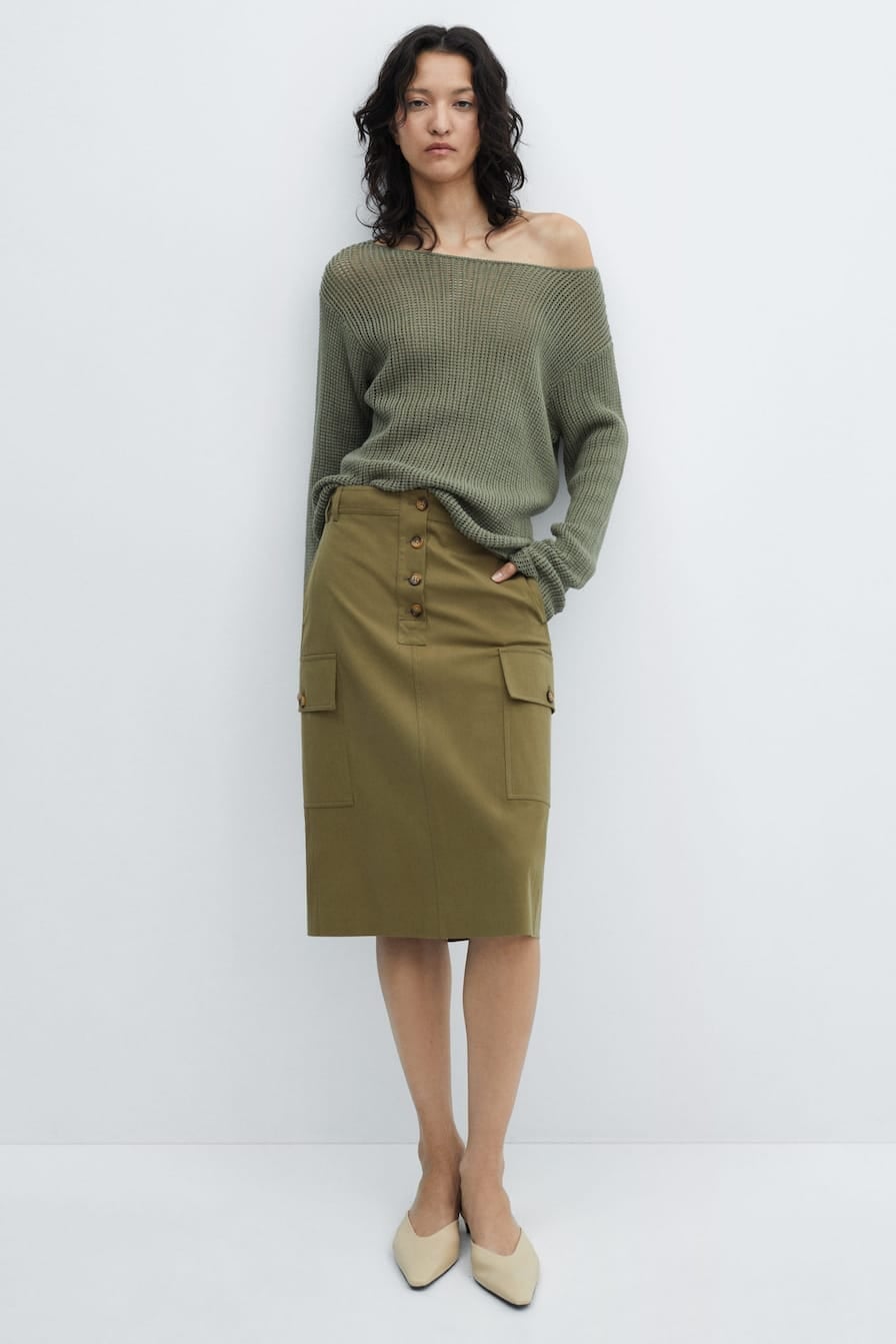 Olive Green Pencil Cargo Skirt with a Beige Knit Sweater Olive Green Pencil Cargo Skirt with a Beige Knit Sweater — Simple Cargo Skirt Outfits