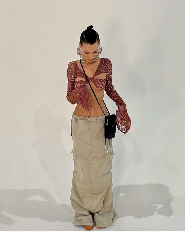 Tan Cargo Maxi Skirt with a Sparkly Cut-Out Top and Heels Tan Cargo Maxi Skirt with a Sparkly Cut-Out Top and Heels — Simple Cargo Skirt Outfits