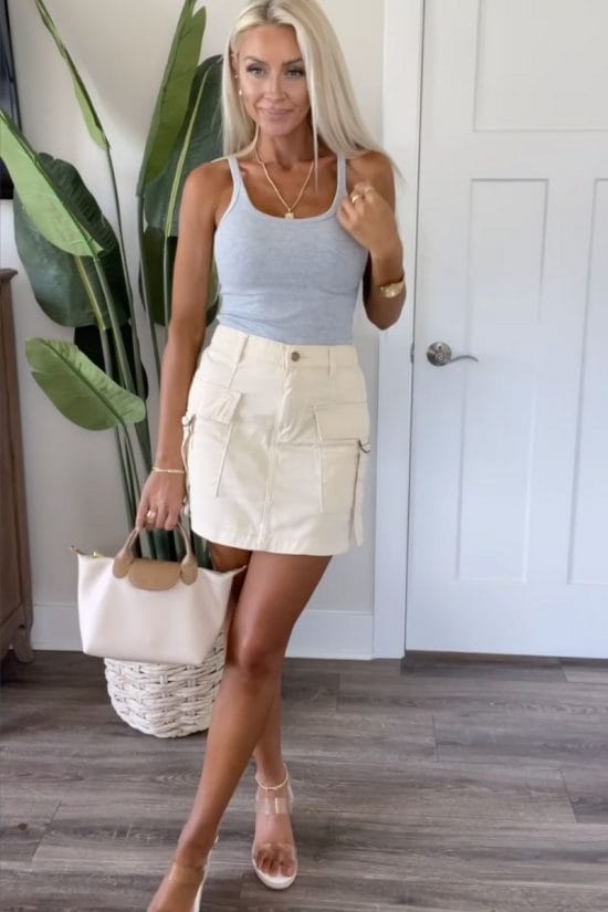 Cream Denim Cargo Mini Skirt with a Light Blue Tank Top Cream Denim Cargo Mini Skirt with a Light Blue Tank Top — Simple Cargo Skirt Outfits
