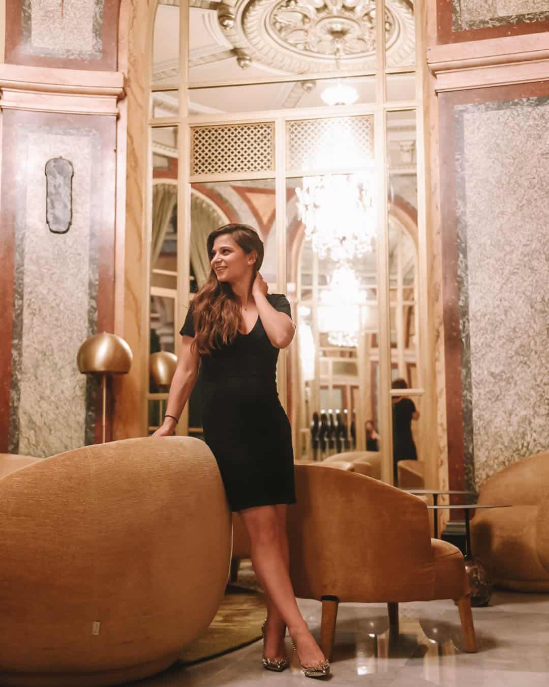 Short Sleeve Black Dress with Metallic Heels Short Sleeve Black Dress with Metallic Heels — Simple Casino Outfits