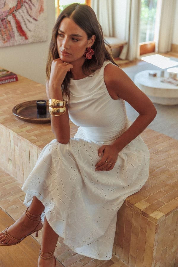 White Broderie Anglaise Midi Dress White Broderie Anglaise Midi Dress — Simple Casual Dresses Outfits